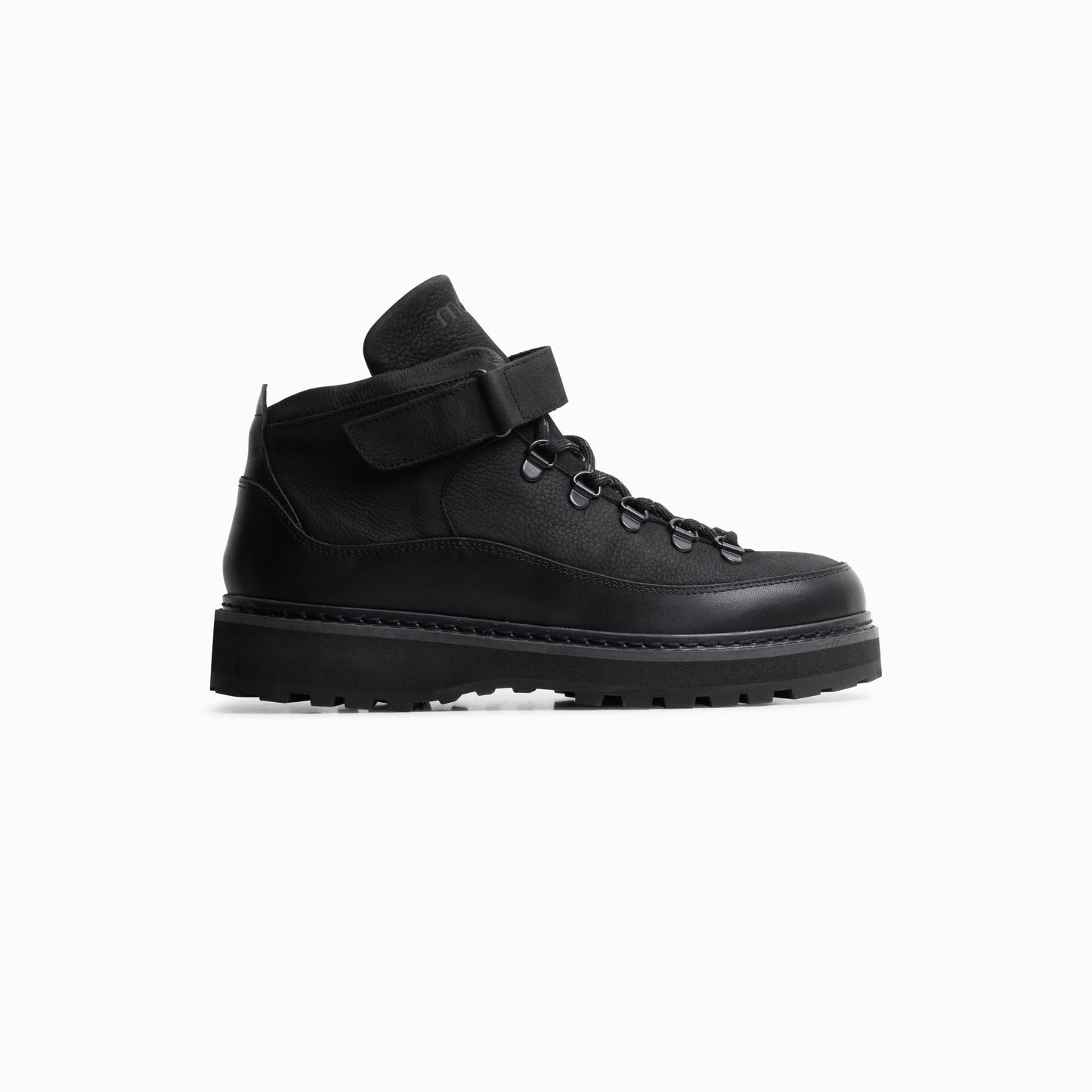 W's Varde, Black