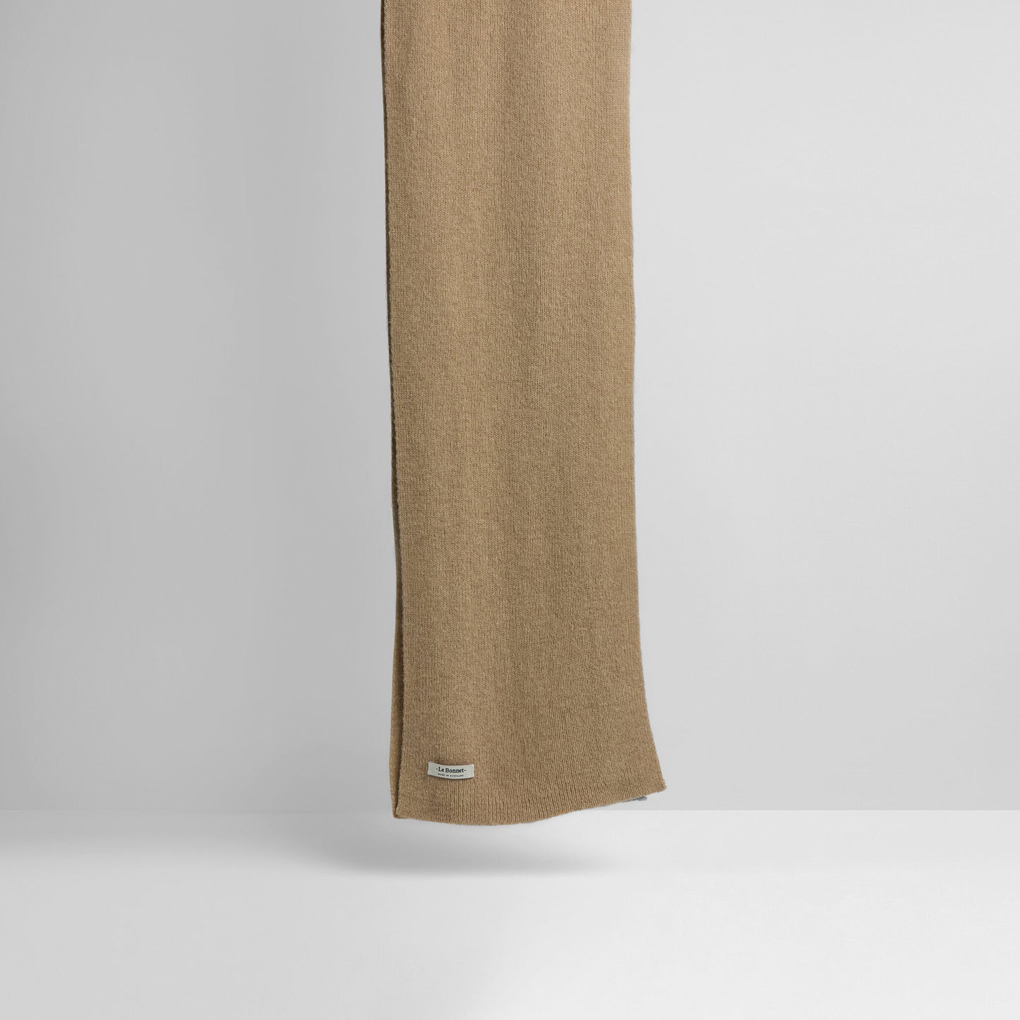 Scarf, Sand