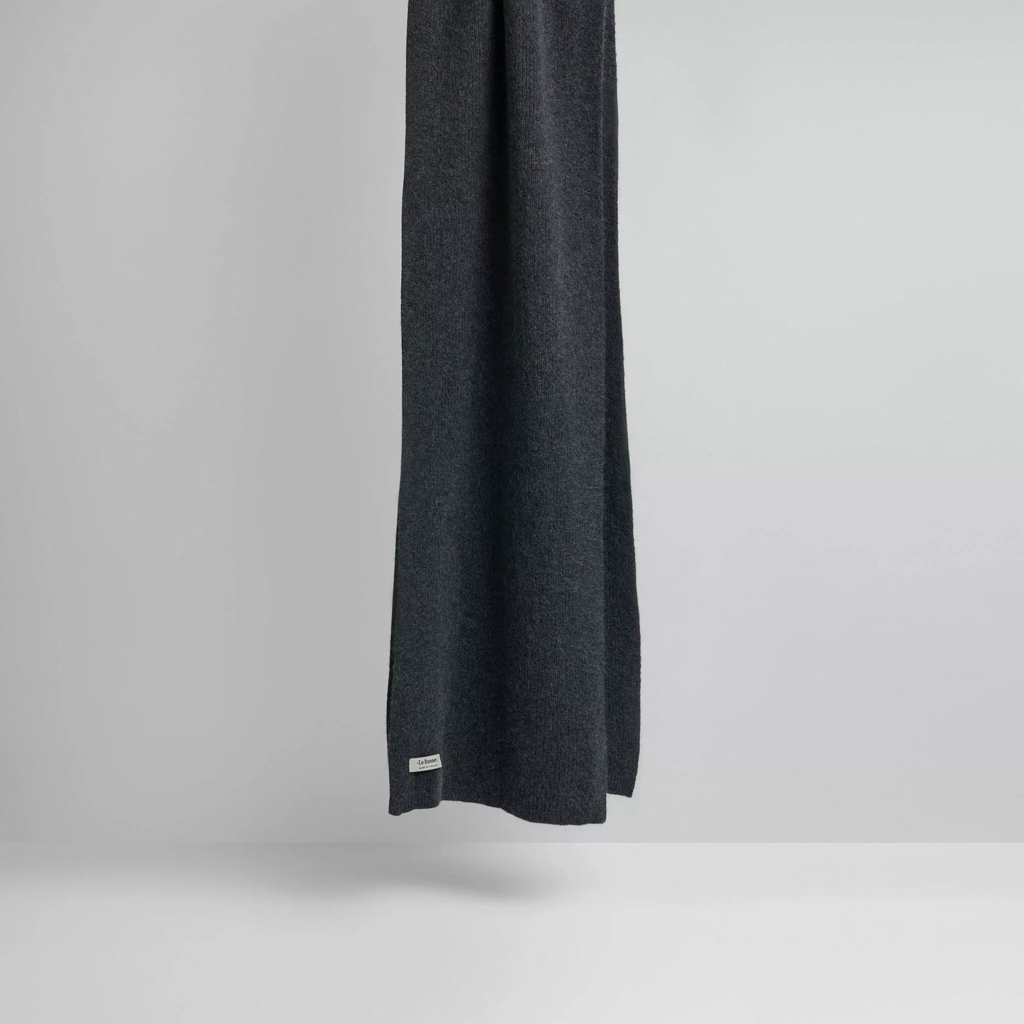 Scarf, Graphite