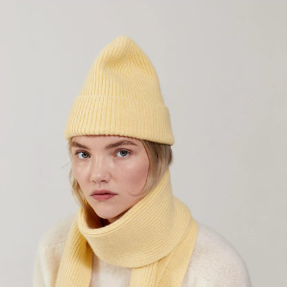 Scarf, Blonde